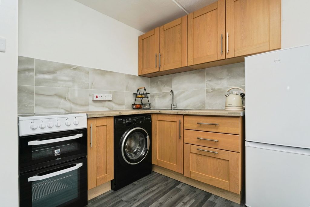 Property photo 2 of 10 Pbox-Img.Jpg