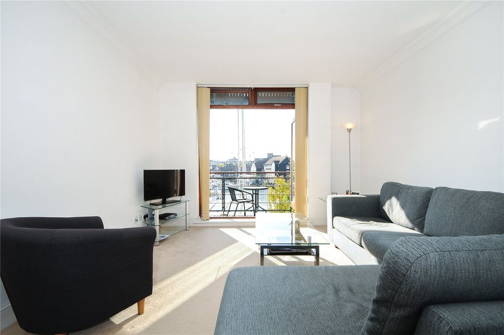 Property photo 2 of 9 Reception, E1W