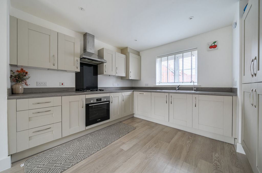 Property photo 2 of 12 1380182-26-6911E9...