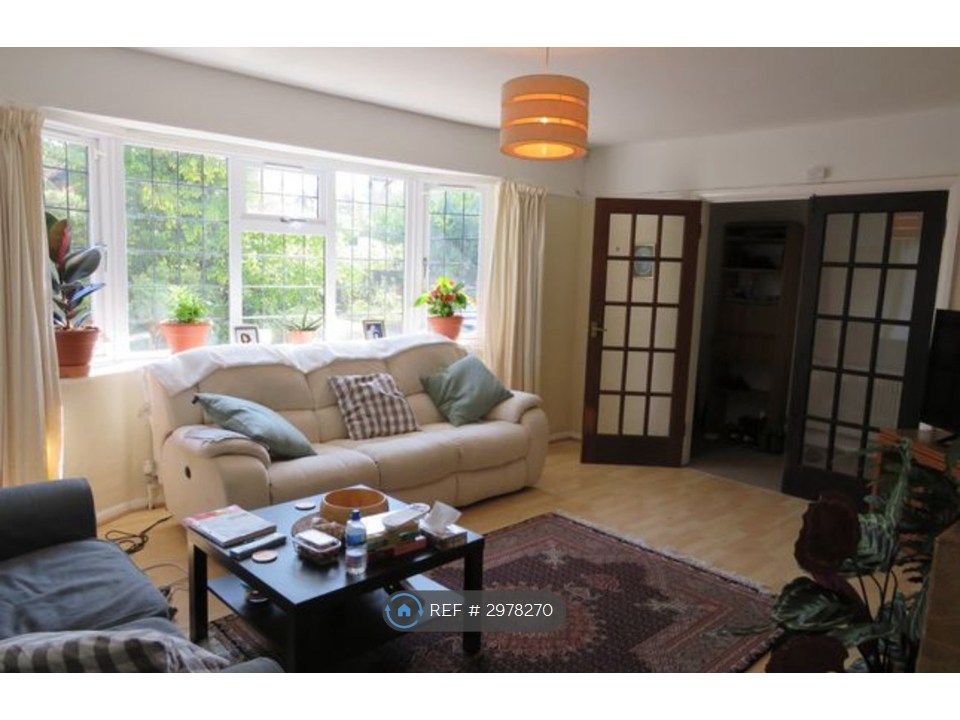 Property photo 3 of 4 Living Room