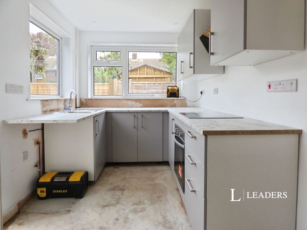 Property photo 3 of 10 Kitchen