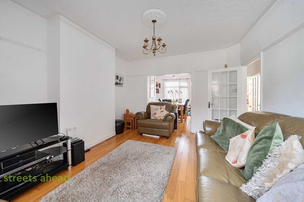 Property photo 2 of 15 09A41725-72F4-458...