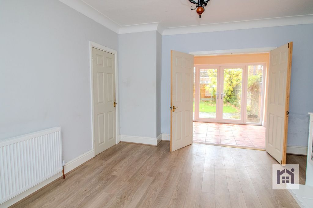 Property photo 2 of 12 Lounge