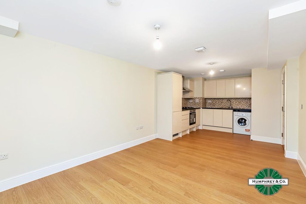 Property photo 1 of 9 New Build 2 Bed Flat In Popular All New 'shannon C