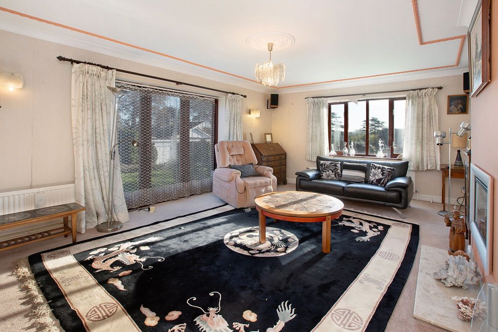 Property photo 2 of 21