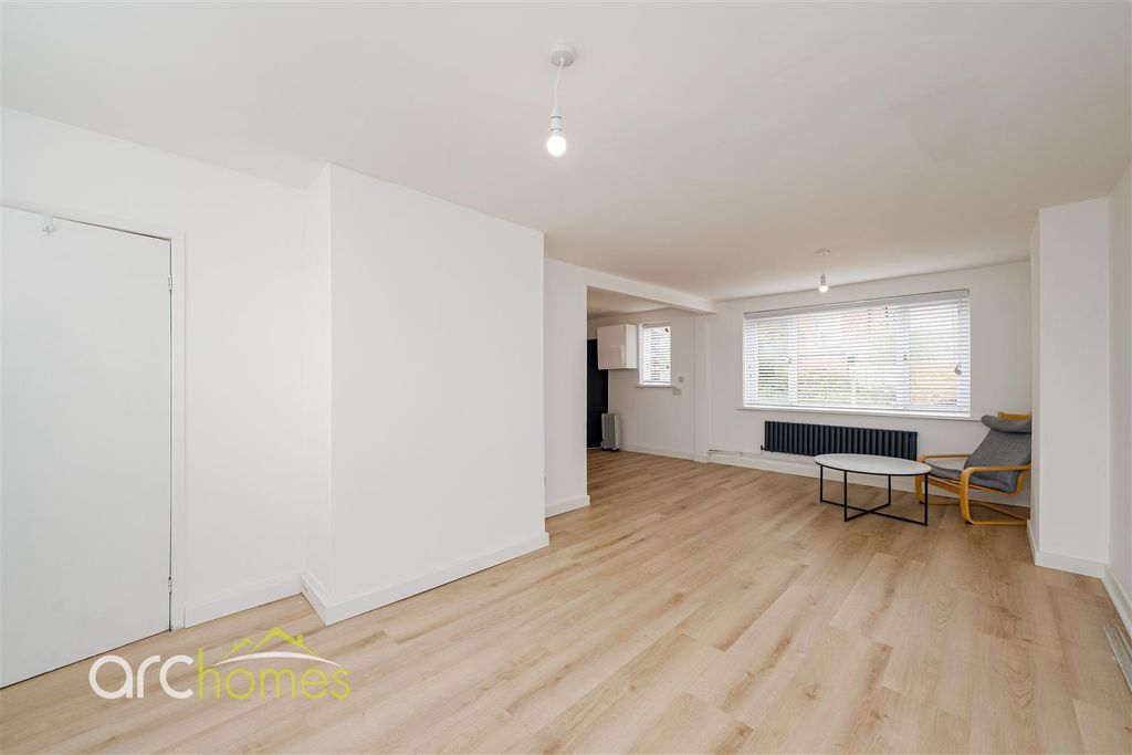 Property photo 2 of 19 Tennyson-2.Jpg