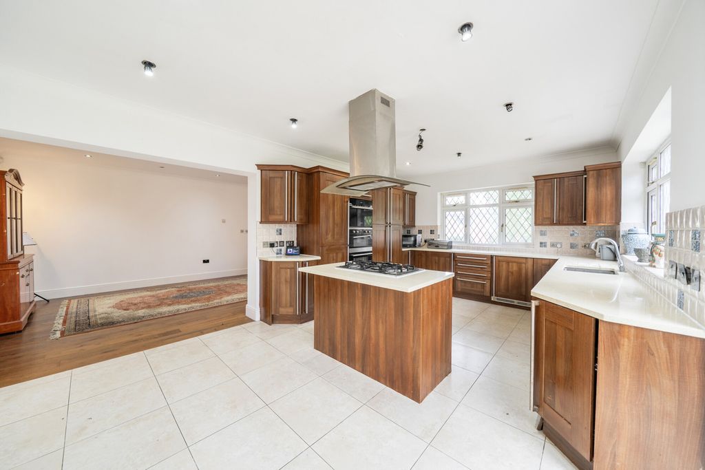 Property photo 3 of 21 1456861-8-6A03388...