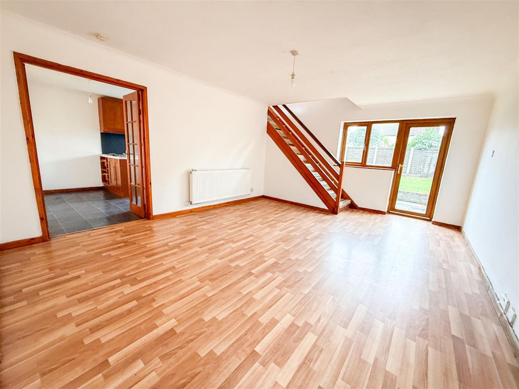 Property photo 3 of 16 Lounge