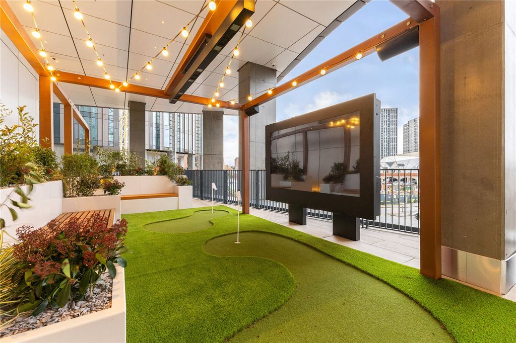 Property photo 1 of 28 Communal