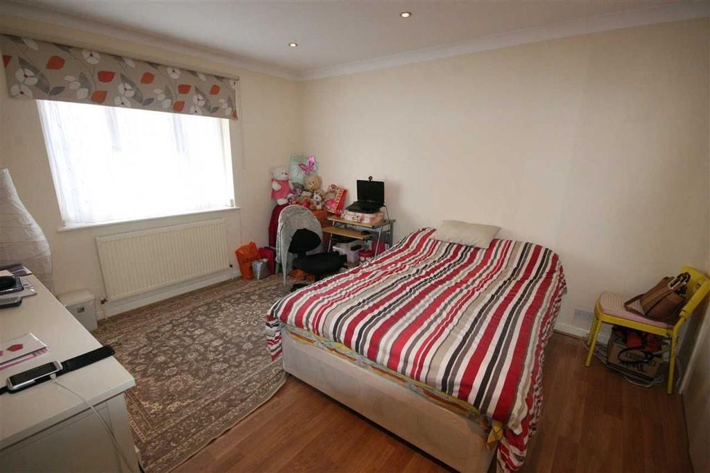 Property photo 3 of 4
