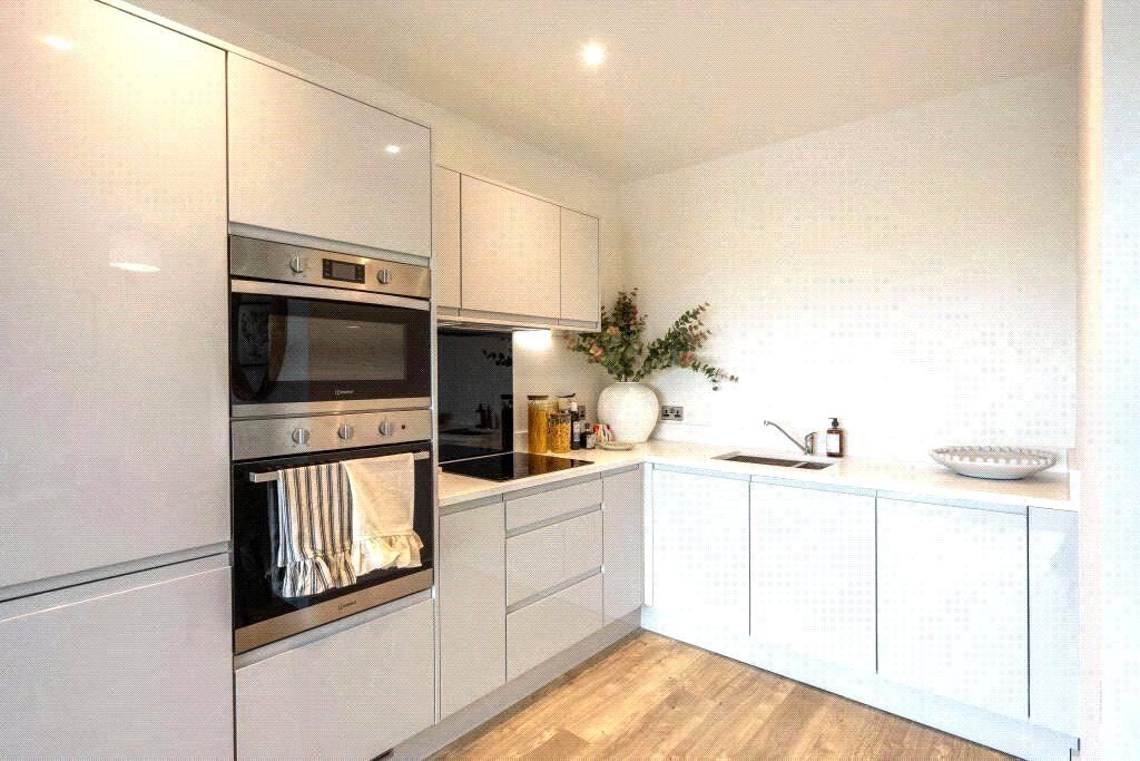 Property photo 3 of 12 Kitchen