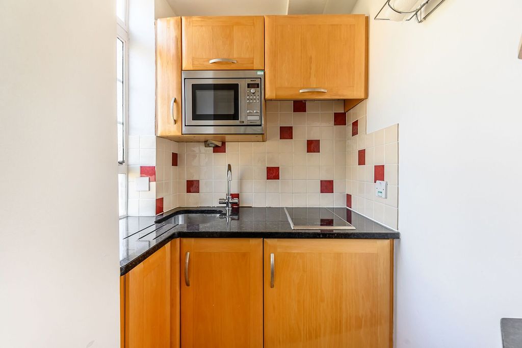 Property photo 2 of 6