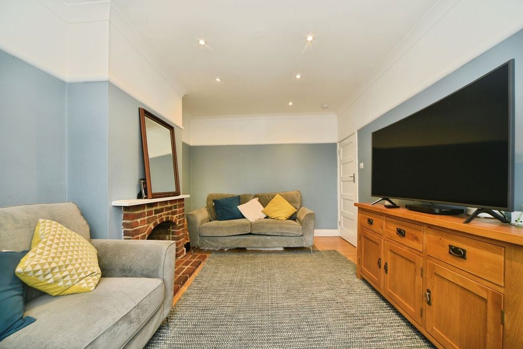 Property photo 3 of 20