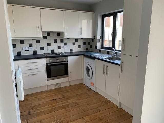 Property photo 2 of 6 Kitchen