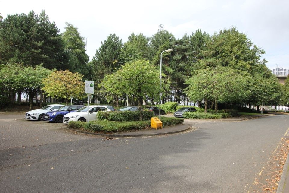 Property photo 2 of 13 Parking