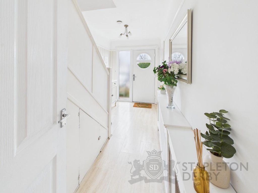 Property photo 2 of 18 Cam04720G0-Pr0140-Still006.Jpg