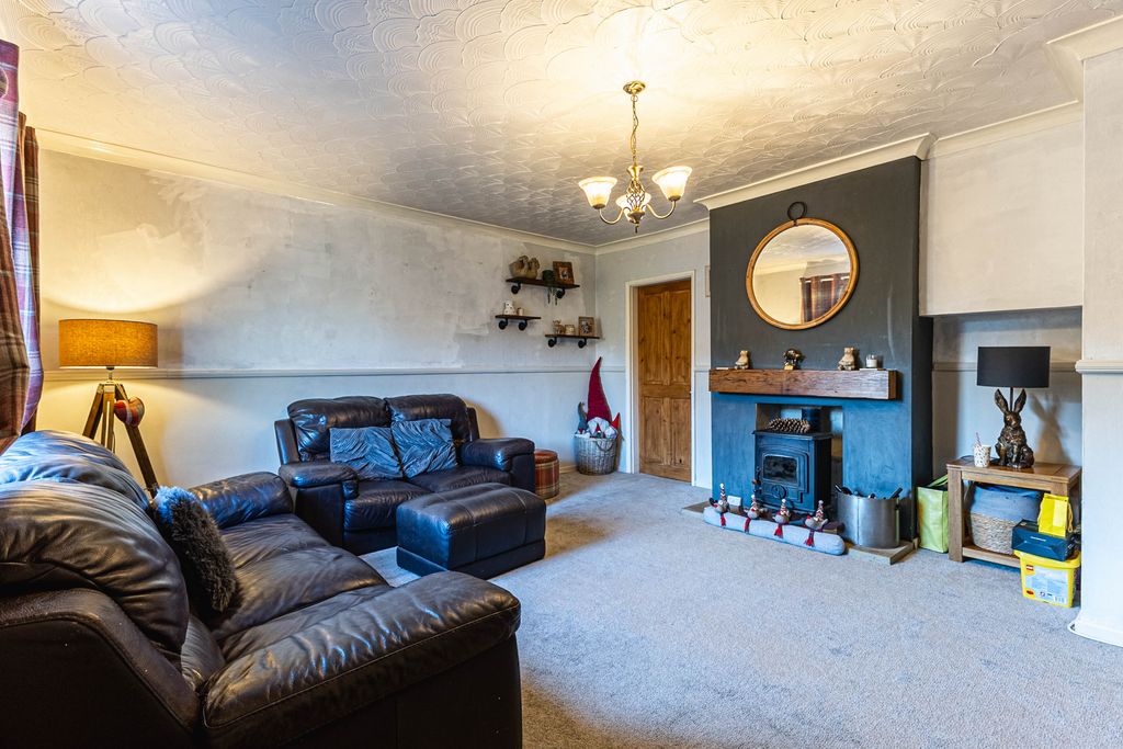 Property photo 2 of 25