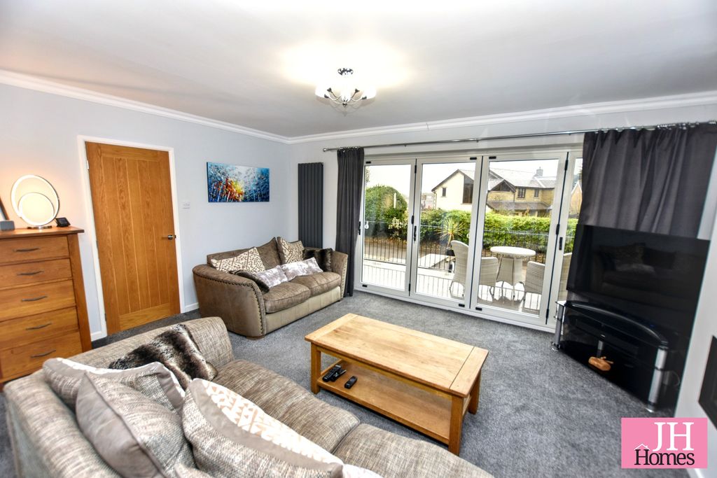 Property photo 2 of 25