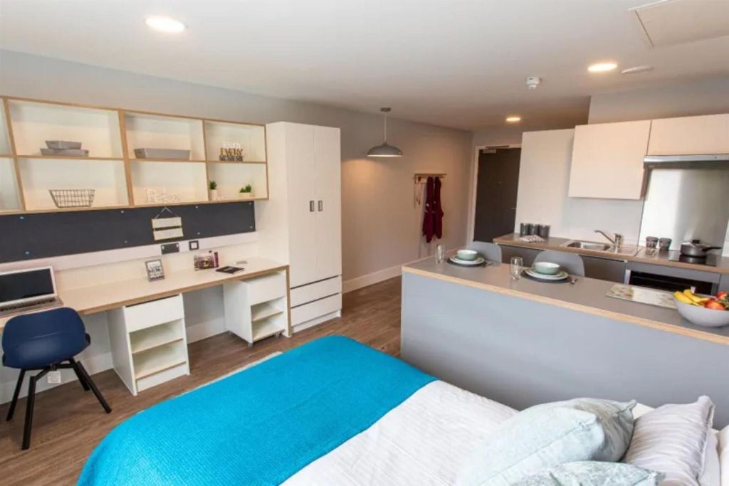 Property photo 2 of 25