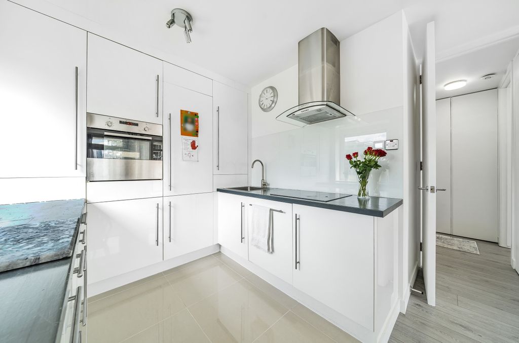 Property photo 2 of 17 Kitchen
