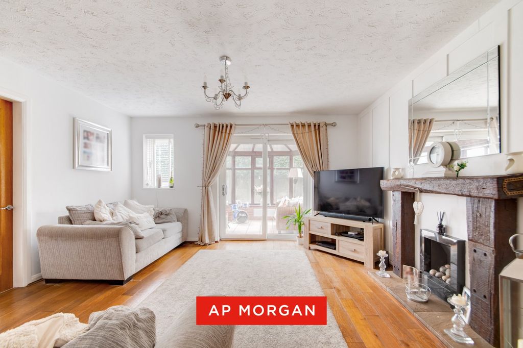 Property photo 2 of 27 Picture No. 12