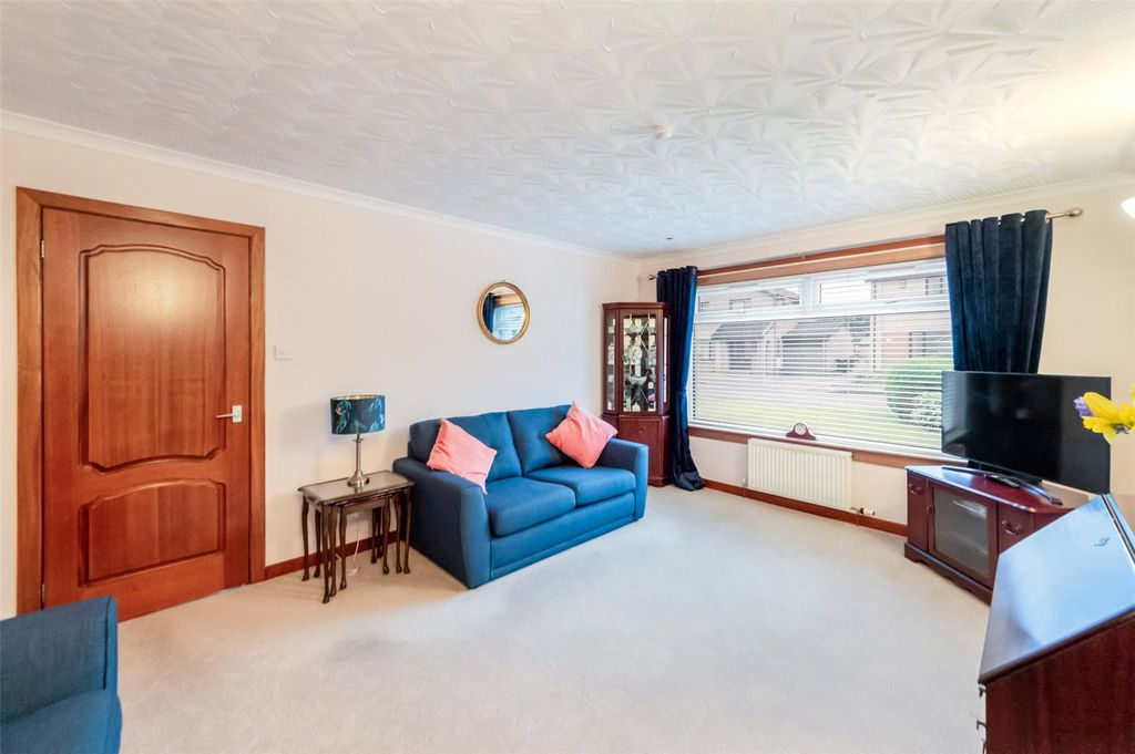 Property photo 3 of 20 Lounge