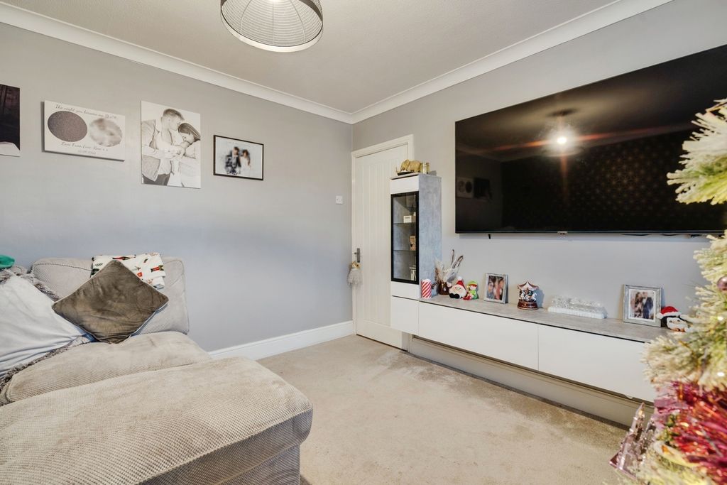 Property photo 3 of 18 Pbox-Img.Jpg