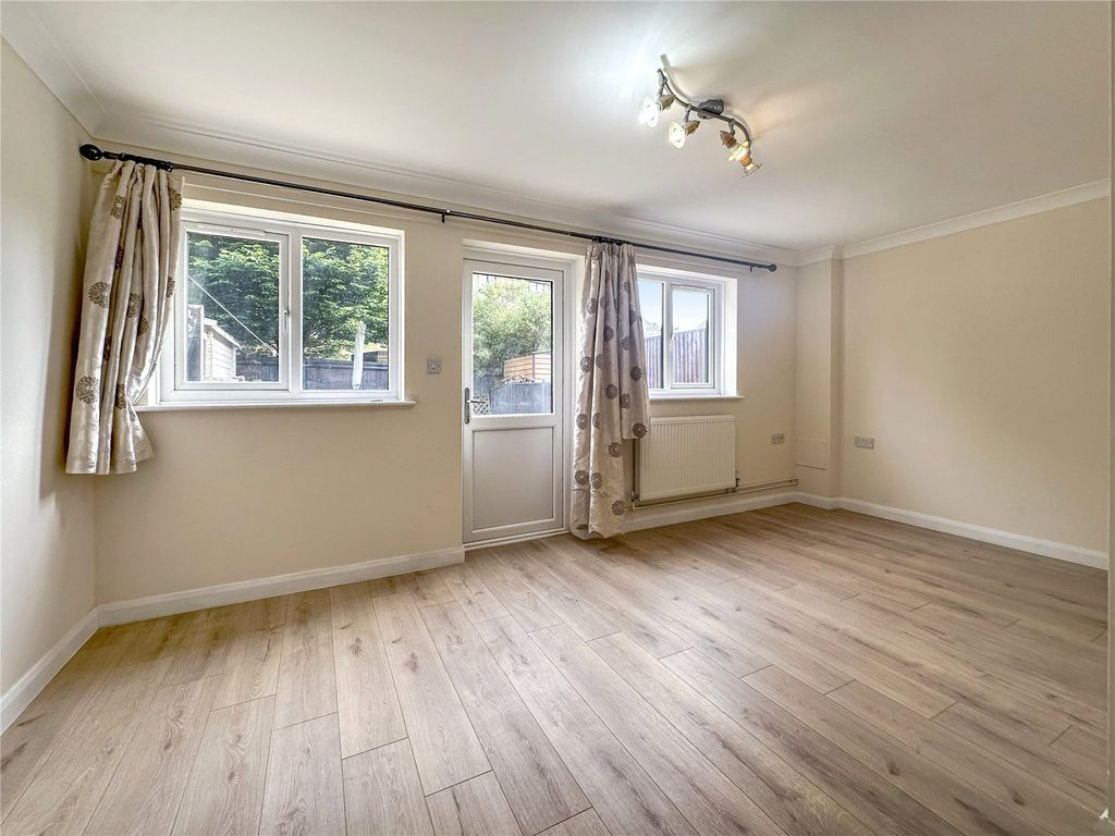 Property photo 2 of 7 Picture No. 04