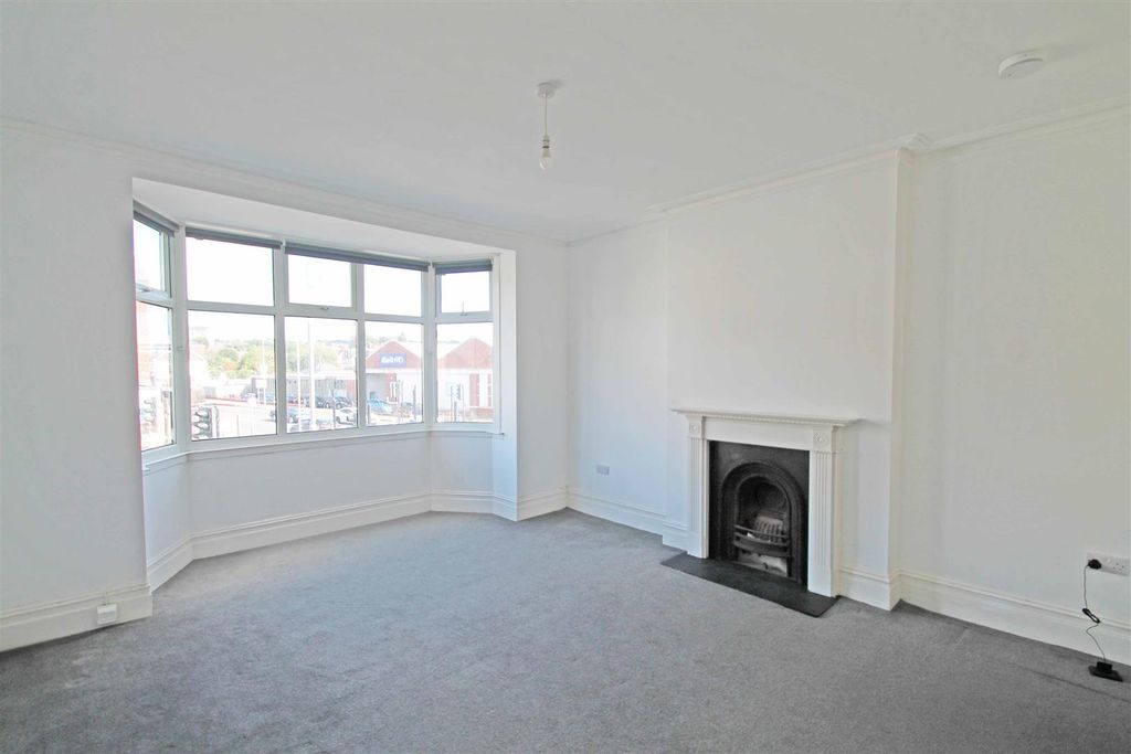 Property photo 2 of 10 Living Room