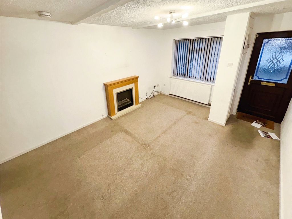 Property photo 3 of 7 Living Room