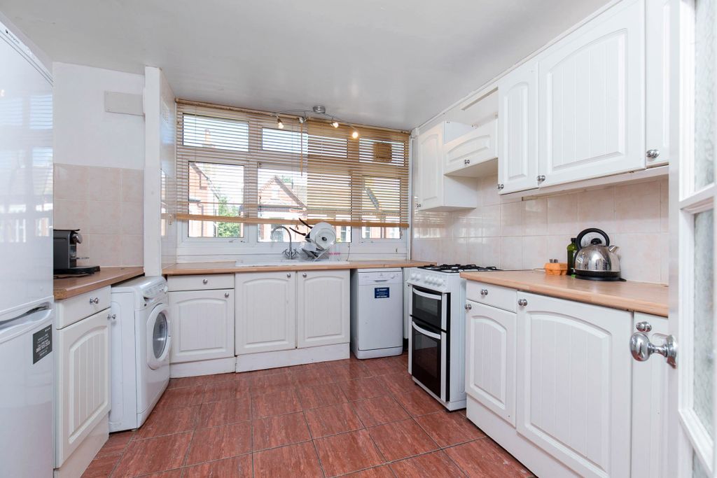 Property photo 2 of 6 2. Kitchen Cautley