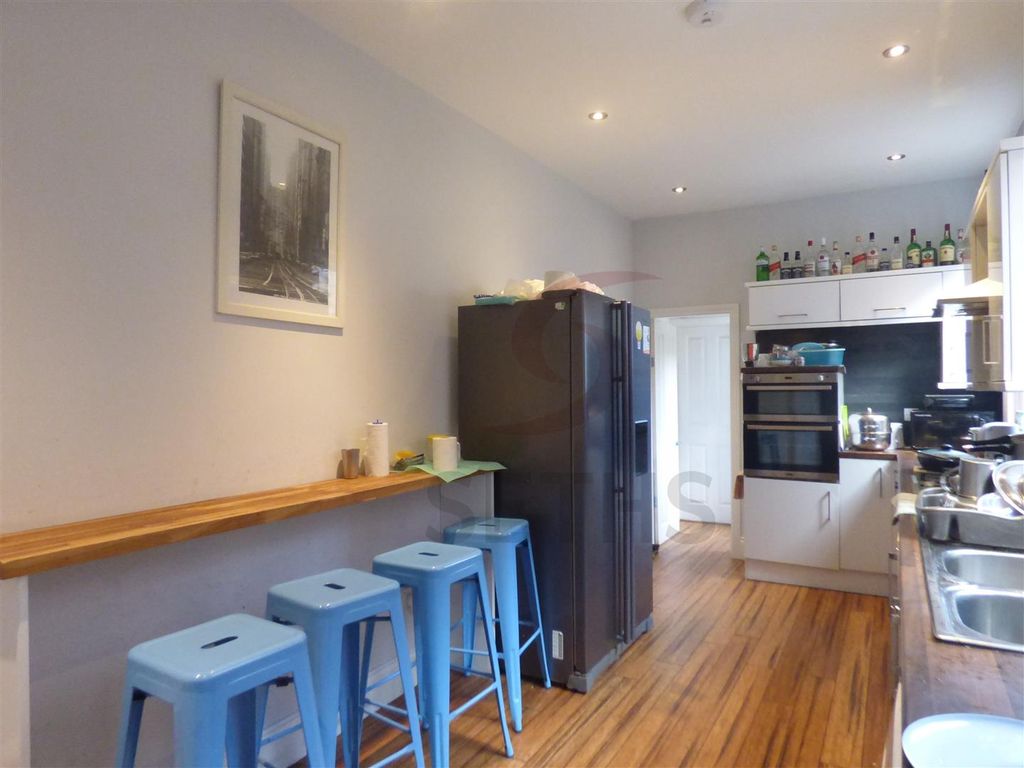 Property photo 1 of 9 Kitchen