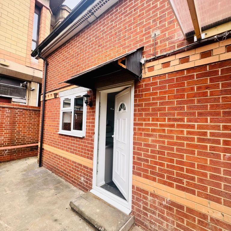 Property photo 1 of 7 1 Bed Flat To Rent