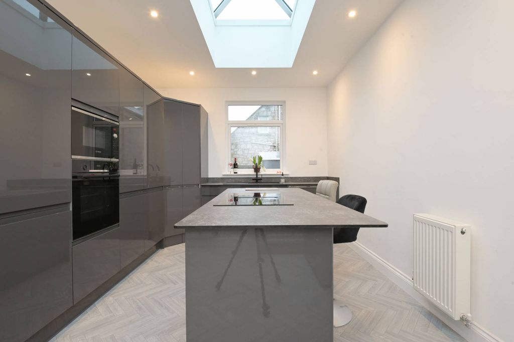 Property photo 3 of 30