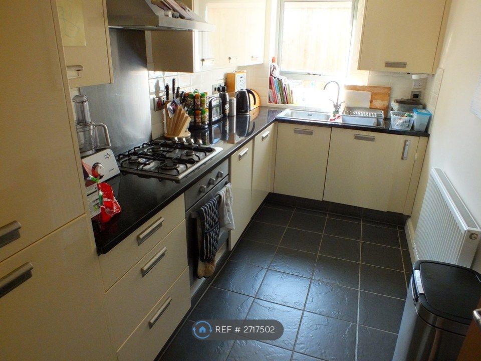 Property photo 2 of 14 Kitchen