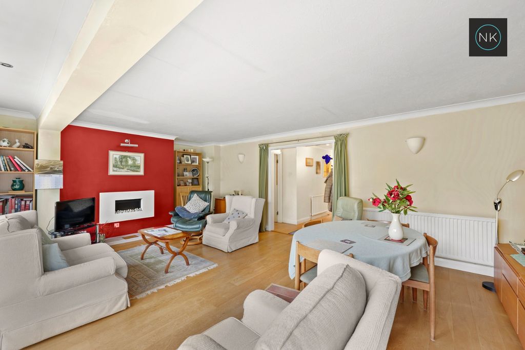 Property photo 2 of 29 4909683