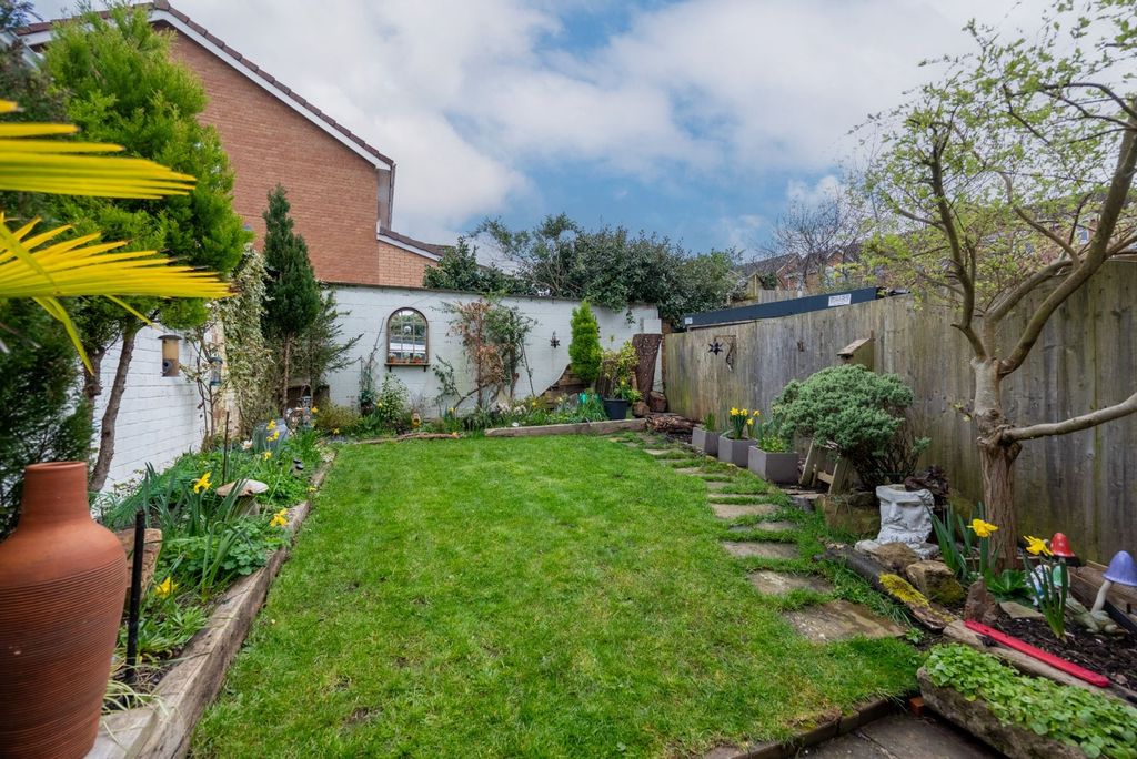 Property photo 2 of 27