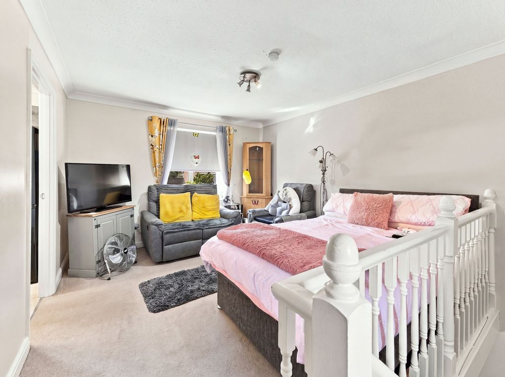 Property photo 3 of 13