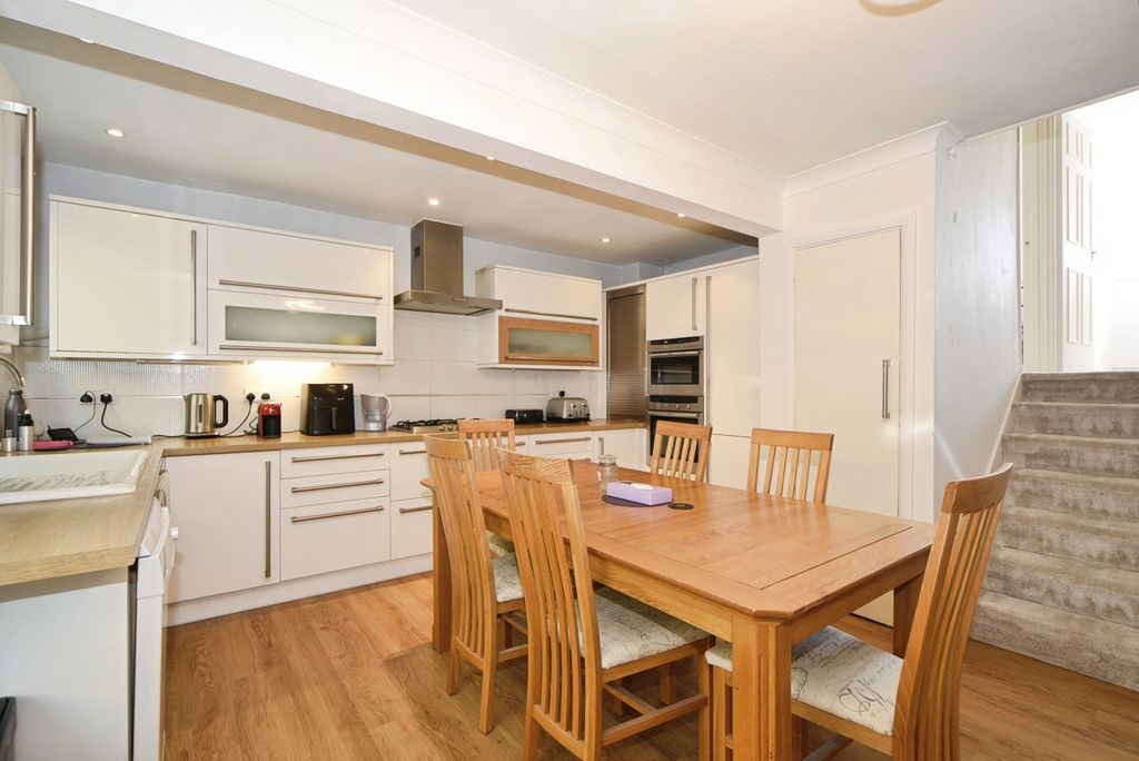 Property photo 3 of 27 Pbox-Img.Jpg