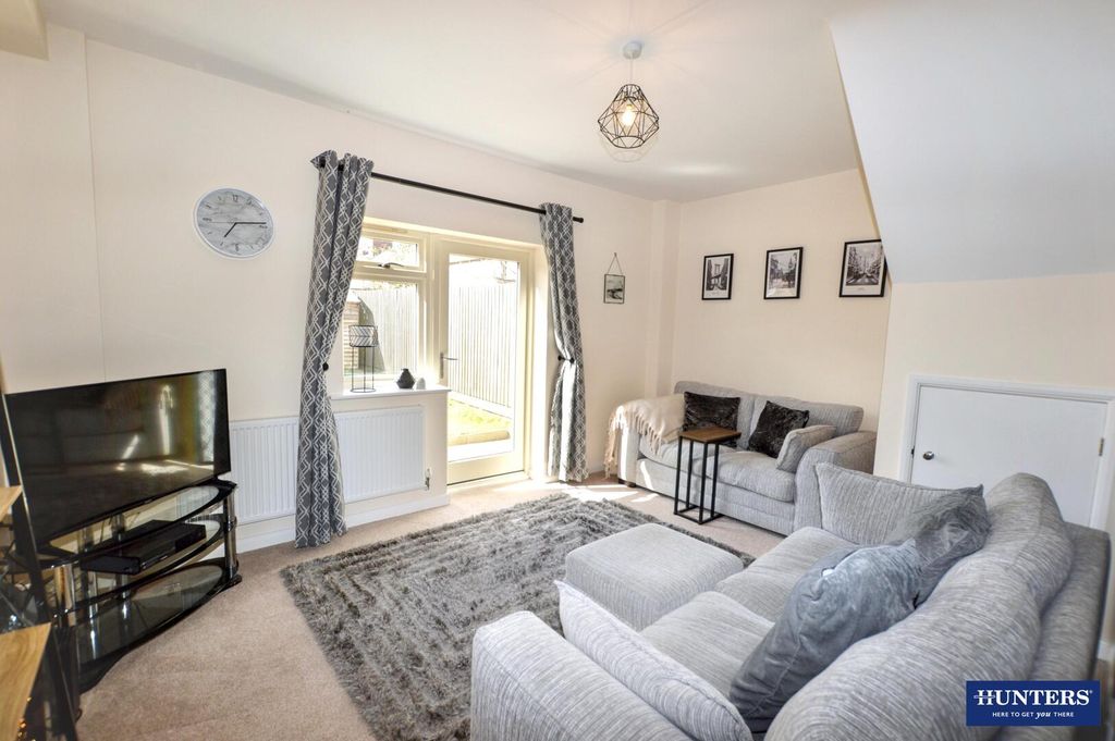 Property photo 3 of 11 Living Room