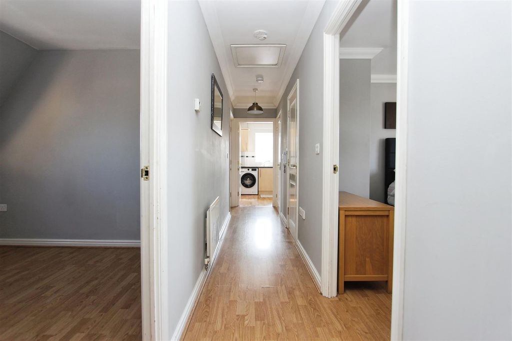 Property photo 3 of 9 Hallway