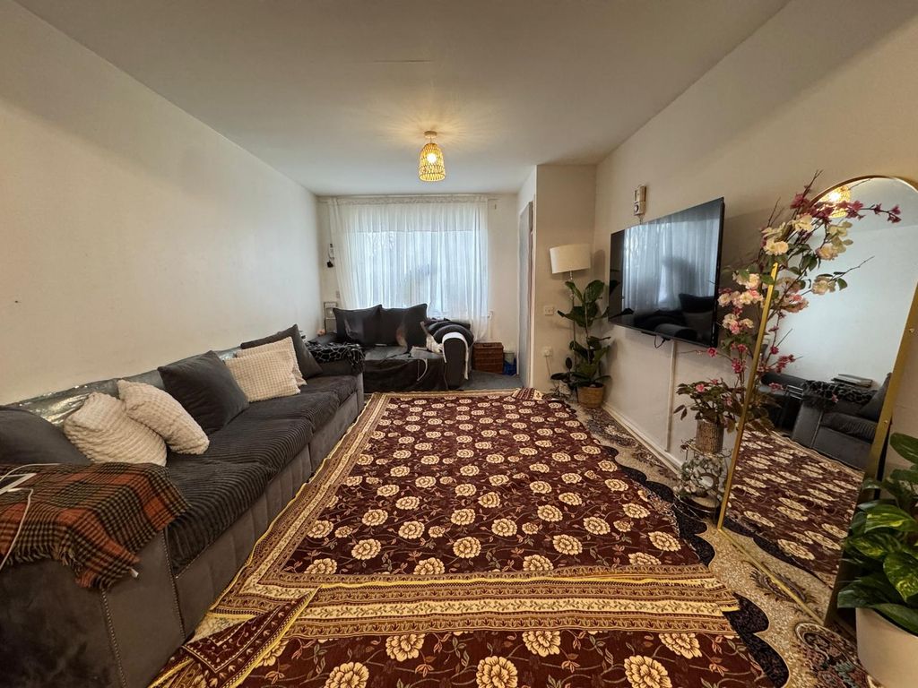 Property photo 2 of 8 Gallery