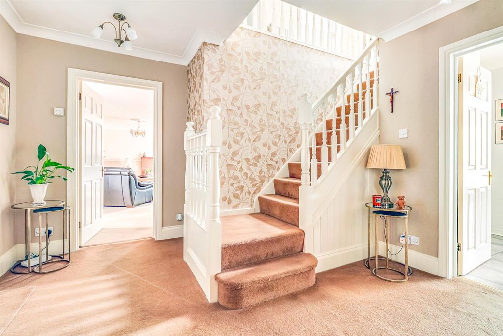 Property photo 3 of 34