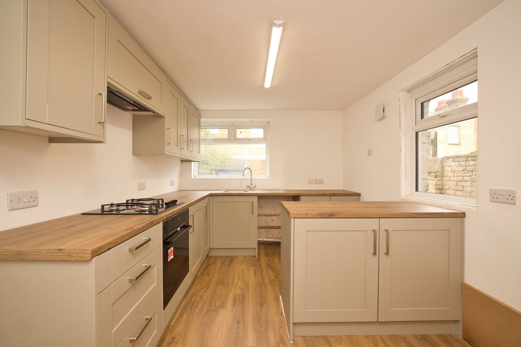 Property photo 3 of 13 Picture 3