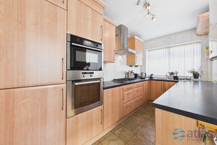 Property photo 3 of 27 Kitchen