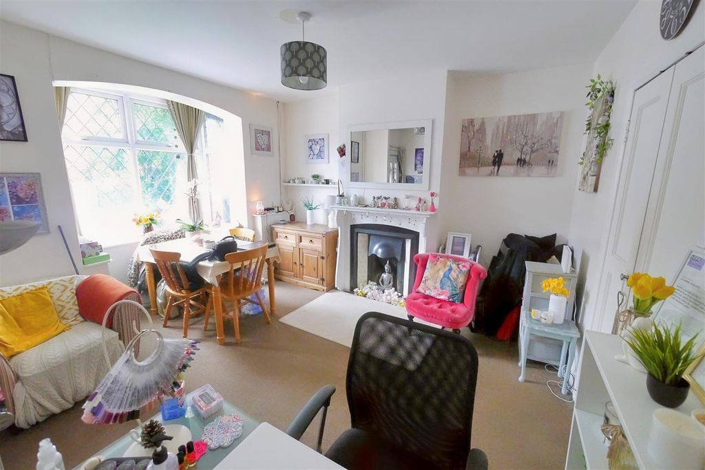 Property photo 2 of 10 Lounge (7).Jpg