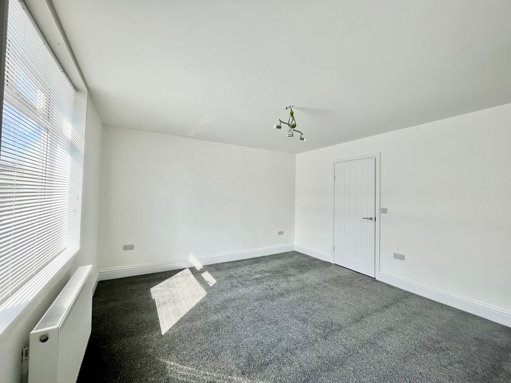 Property photo 2 of 19 Lounge