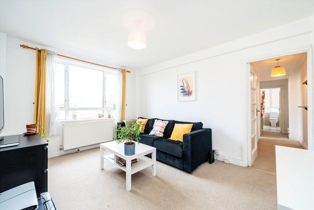 Property photo 2 of 7