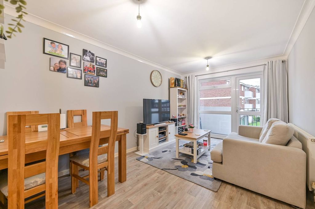 Property photo 2 of 9