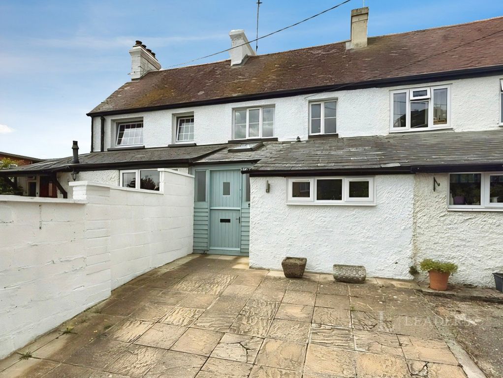 Property photo 1 of 10 Front